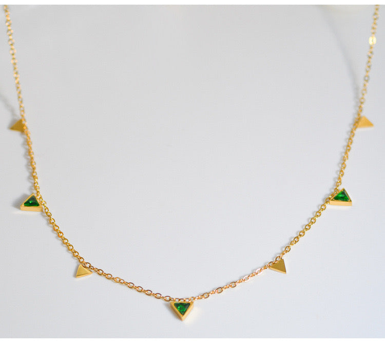 TRIANGLE NECKLACE