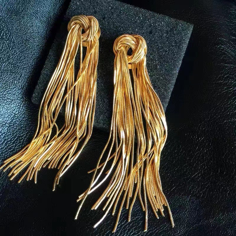 TASSEL KNOTTED EARRINGS