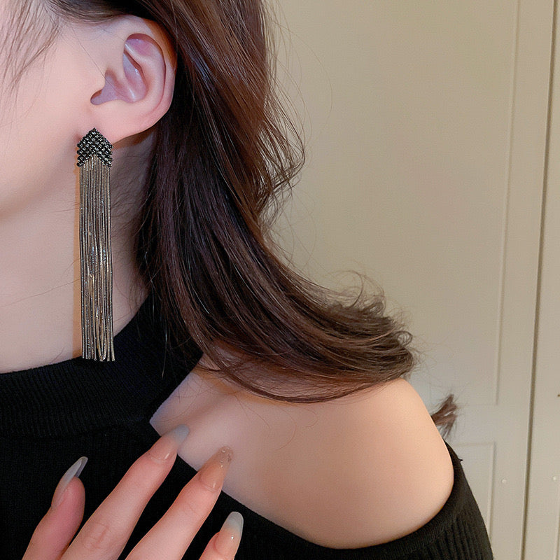 TASSEL COLOR DIAMOND EARRINGS