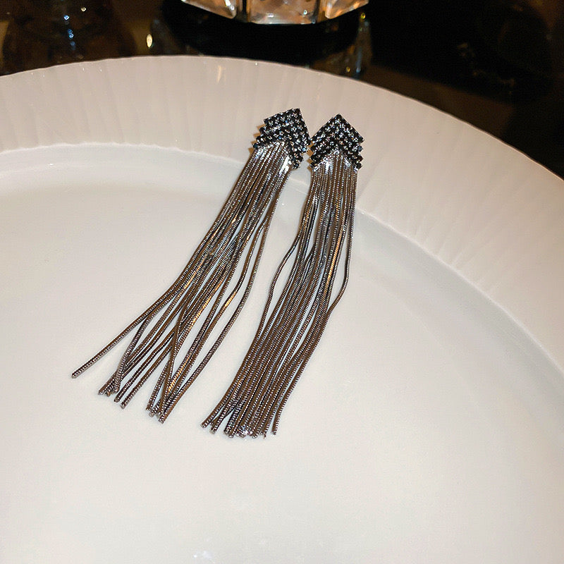 TASSEL COLOR DIAMOND EARRINGS